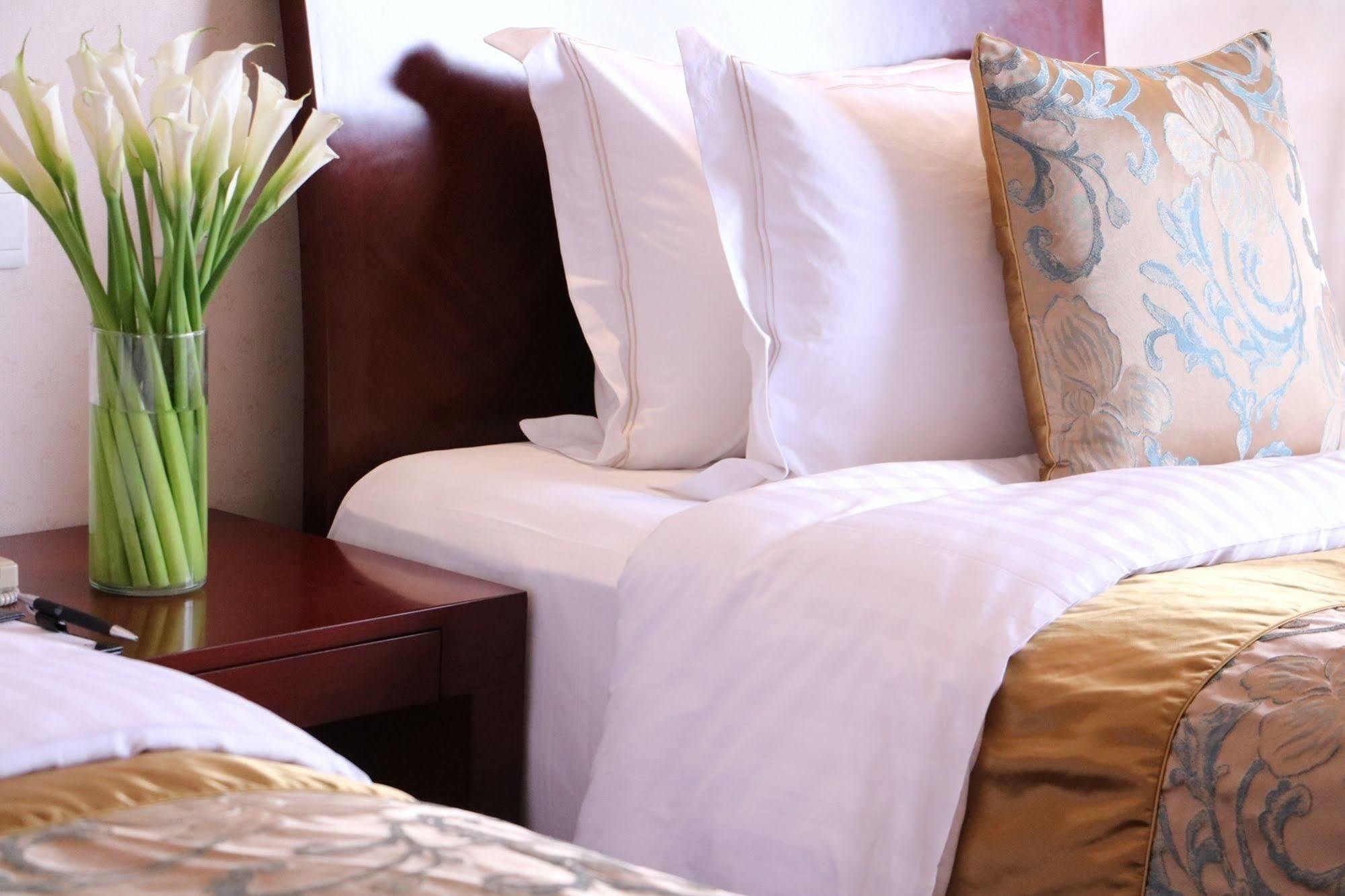 Baolong Hotel 4*