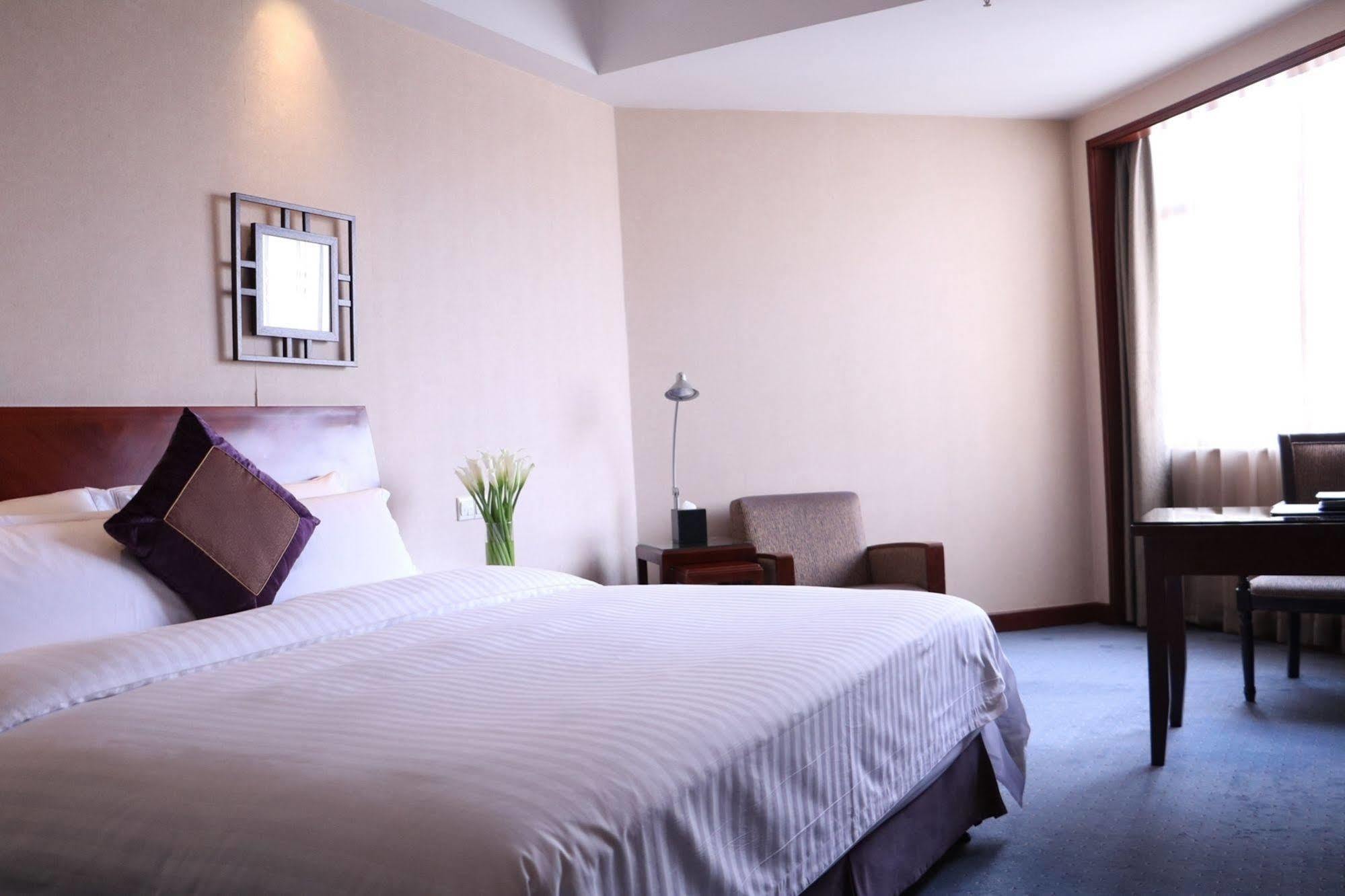 Baolong Hotel