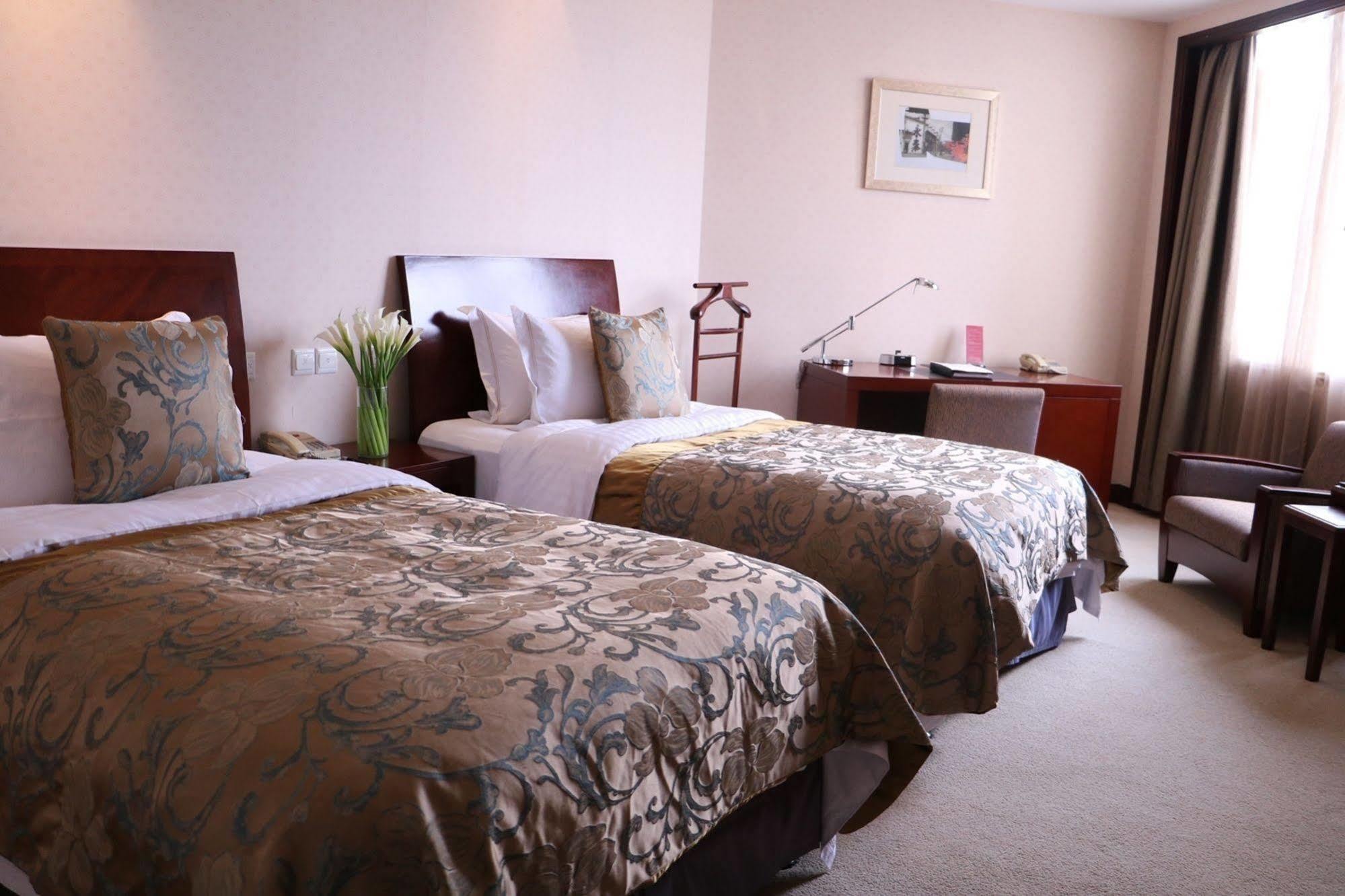 Baolong Hotel